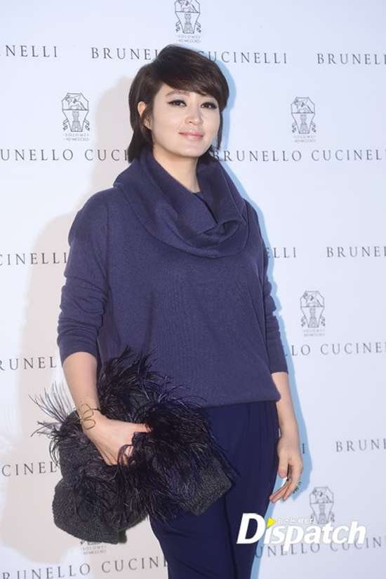 Kim Hye Soo trẻ trung,Kim Hye Soo khoe vòng một nóng bỏng,Kim Hye Soo sang trọng,sao hàn
