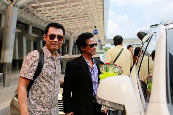 sao Việt, danh ca Chế Linh, danh ca Chế Linh về nước cùng vợ, danh hài Vân Sơn ra đón vợ chồng Chế Linh, Vân Sơn 51, Mùa thu tình yêu