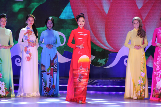 Triệu Thị Hà, trieu thi ha, Hoa hậu trả vương miện, Triệu Thị Hà trong đêm Bình Minh Phương Đông