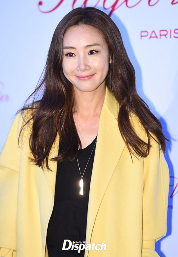 Choi Ji Woo,mỹ nhân nấc thang lên thiên đường,Choi Ji Woo khoe dáng người mẫu,sao Hàn dự sự kiện