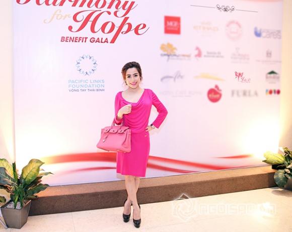 Linh Jollie, Dương Yến Ngọc, Khắc Tiệp, Ngọc Trinh, Linh Jollie D Spa Clinic