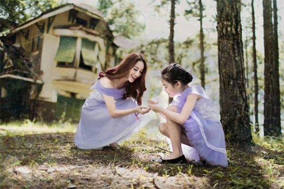 Khánh Thi và Quán quân BNHV,Khánh Thi và Linh Hoa,Quán quân bước nhảy hoàn vũ nhí,bé linh hoa