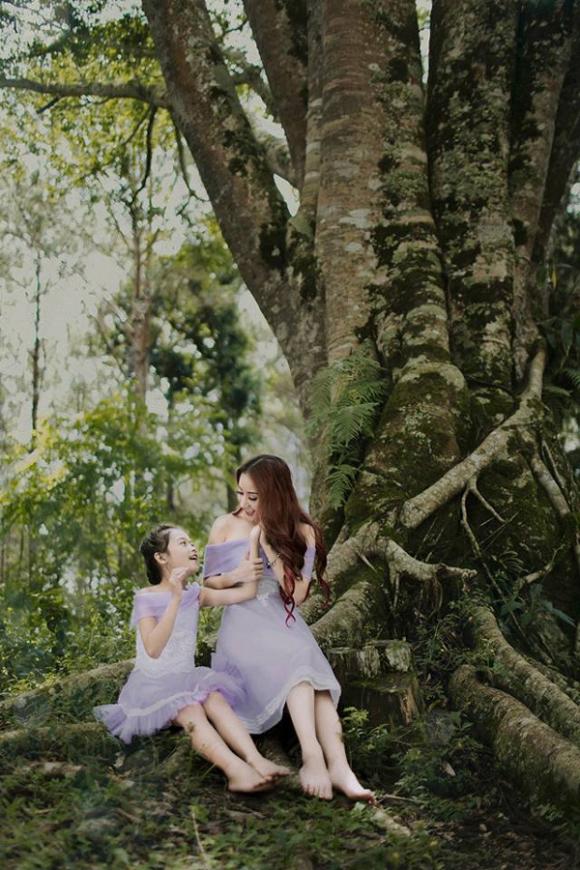 Khánh Thi và Quán quân BNHV,Khánh Thi và Linh Hoa,Quán quân bước nhảy hoàn vũ nhí,bé linh hoa