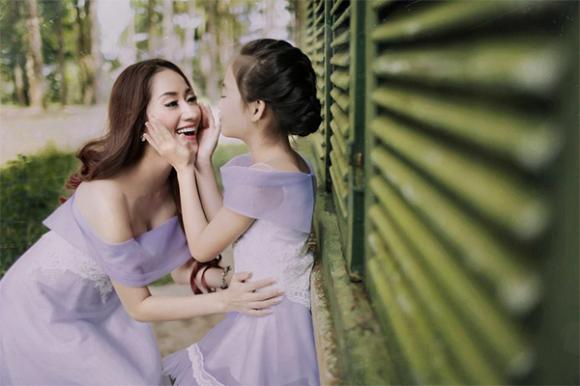 Khánh Thi và Quán quân BNHV,Khánh Thi và Linh Hoa,Quán quân bước nhảy hoàn vũ nhí,bé linh hoa