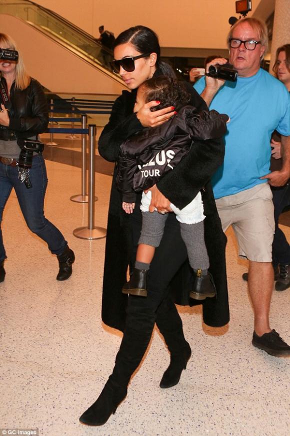 mẹ con Kim Kardashian,con gái Kim Kardashian,vợ chồng Kim Kardashian,Kim Kardashian sành điệu,sao hollywood
