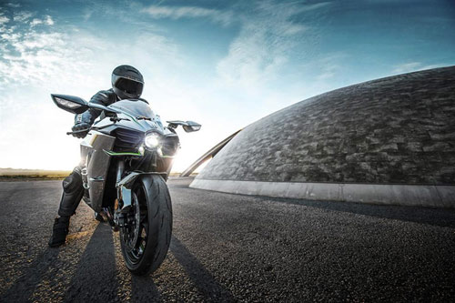 Kawasaki Ninja H-2, Siêu mô tô, Bóng ma cao tốc