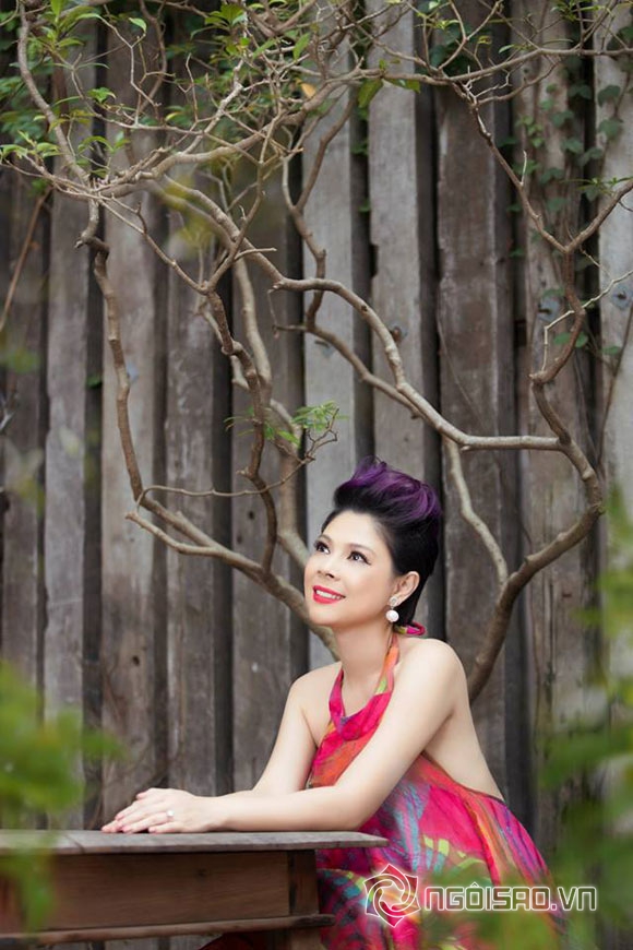 Thanh Thảo,búp bê Thanh Thảo,Thanh Thảo khoe lưng ong,Thanh Thảo dịu dàng