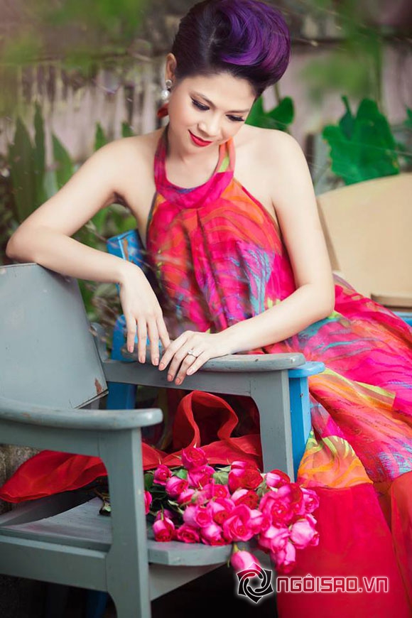 Thanh Thảo,búp bê Thanh Thảo,Thanh Thảo khoe lưng ong,Thanh Thảo dịu dàng