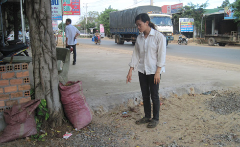 Bả chó,bé hai tuổi ăn bả chó,tưởng bả chó là kẹo mút, bé 2 tuổi chết thương tâm