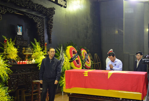 Thép rơi,vụ thép rơi chết người,thép rơi chết người: Gia đình khóc ngất trong lễ viếng