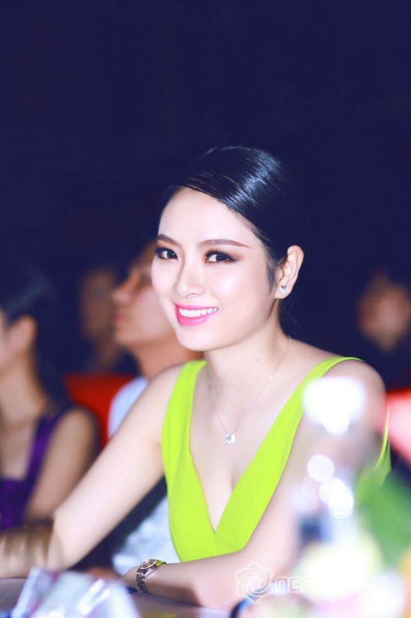 Sao việt,hoa hậu ngọc anh,hoa hậu dân tộc 2013,hoa hậu ngọc anh đi làm giám khảo,miss đại học dược