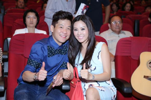 sao Việt, Thu Hoài, Hoa hậu Thu Hoài, Hoa hậu Thu Hoài trẻ trung đi nghe nhạc, Thu Hoài phụ giúp Lê Uyên tút tát nhan sắc, liveshow Lê Uyên