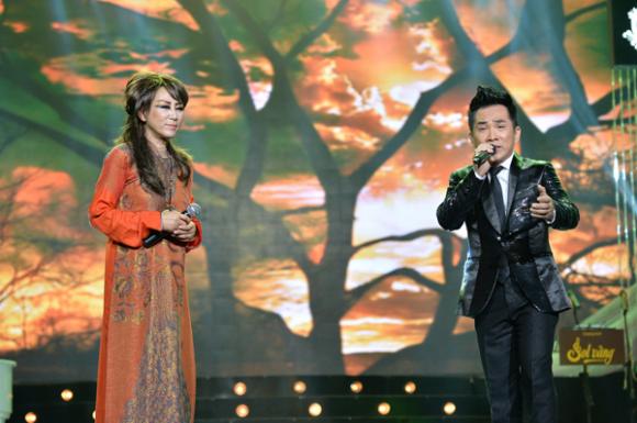 sao Việt, Thu Hoài, Hoa hậu Thu Hoài, Hoa hậu Thu Hoài trẻ trung đi nghe nhạc, Thu Hoài phụ giúp Lê Uyên tút tát nhan sắc, liveshow Lê Uyên