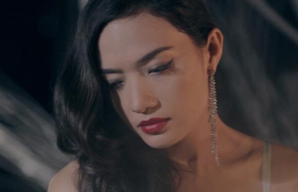 sao Việt, Tinna Tình, bông hồng lai Tinna Tình, tình cũ Charlie Nguyễn, Tinna Tình đá xéo đàn ông, MV Anh đến rồi đi