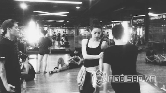 Hà Hồ, Hồ Ngọc Hà, Hà Hồ xoạc chân, Hà Hồ chuẩn bị Live concert, Hà Hồ luyện tập vất vả