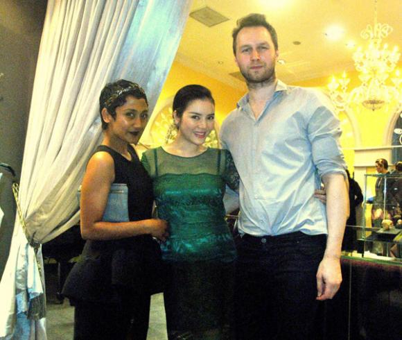 sao Việt, Lý Nhã Kỳ, Lý Nhã Kỳ làm show thời trang riêng, Lynk Fashion Week, Lý Nhã Lỳ ôm hơn NTK nổi tiếng