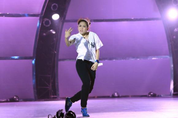 sao Việt, Quốc Thiên, Quán quân Vietnam Idol, Quốc thiên tút tát cho Uyên Linh, Quốc Thiên song ca cùng Uyên Linh, Thử thách cùng bước nhảy