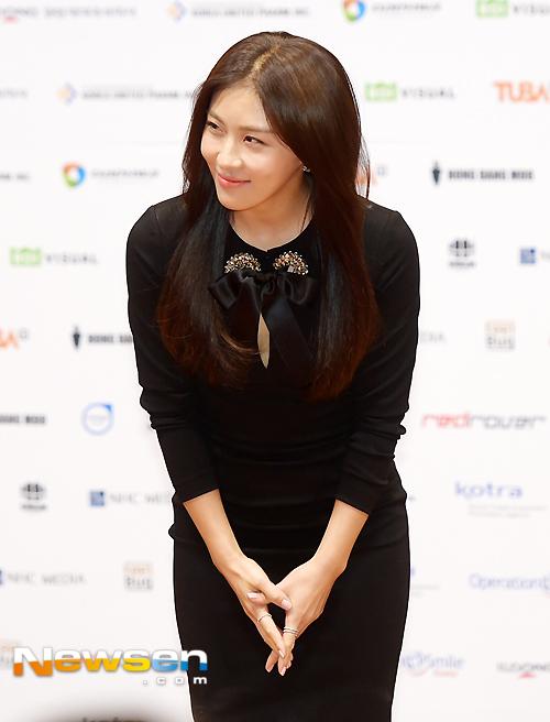 Ha Ji Won,Ha Ji Won đẹp rạng ngời,Ha Ji Won cười tươi rói,sao Hàn tại sự kiện