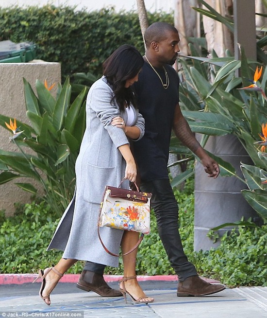Kim Kardashian, Kim dùng túi con gái vẽ, Kim siêu vòng 3, con gái Kim, North West