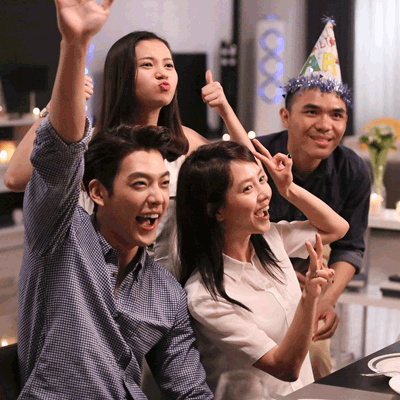 Cô gái,5 cô gái,5 cô gái bỗng nổi tiếng vì được chụp ảnh với sao