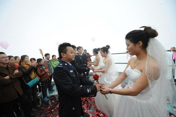 Cầu hôn,cầu hôn bạn trai,4 cô gái cùng cầu hôn bạn trai nhân Ngày Độc thân
