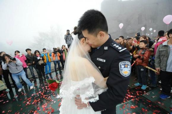 Cầu hôn,cầu hôn bạn trai,4 cô gái cùng cầu hôn bạn trai nhân Ngày Độc thân