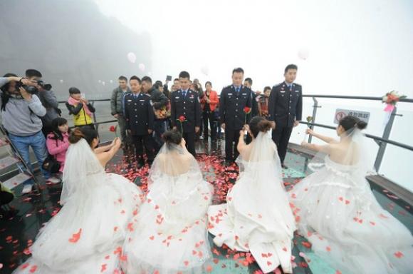 Cầu hôn,cầu hôn bạn trai,4 cô gái cùng cầu hôn bạn trai nhân Ngày Độc thân