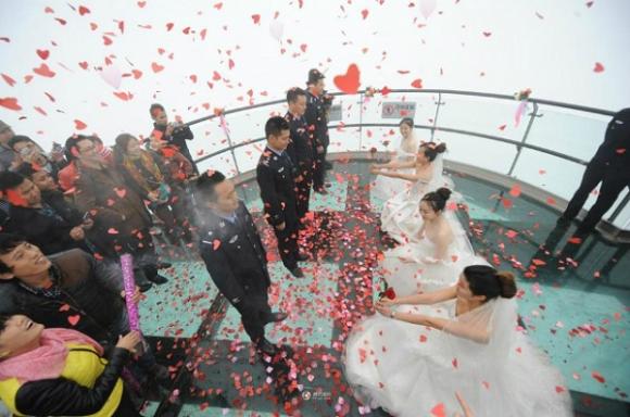 Cầu hôn,cầu hôn bạn trai,4 cô gái cùng cầu hôn bạn trai nhân Ngày Độc thân