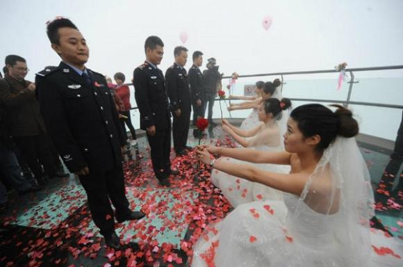 Cầu hôn,cầu hôn bạn trai,4 cô gái cùng cầu hôn bạn trai nhân Ngày Độc thân
