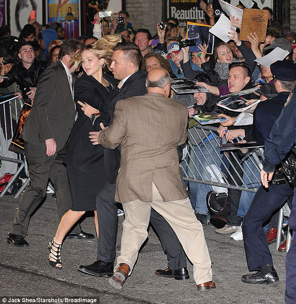 Jennifer Lawrence,Jennifer Lawrence hát dở,Jennifer Lawrence bị fans tấn công,sao Hollywood