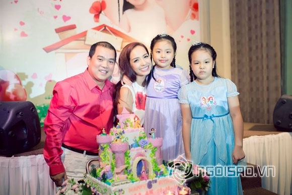 Thúy Hạnh,Suti,Suli,hai con Thúy Hạnh ngồi học bài
