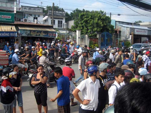 Chém công an. Côn đồ chém công an, Chém công an rồi vào nhà dân cố thủ