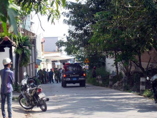 Chém công an. Côn đồ chém công an, Chém công an rồi vào nhà dân cố thủ
