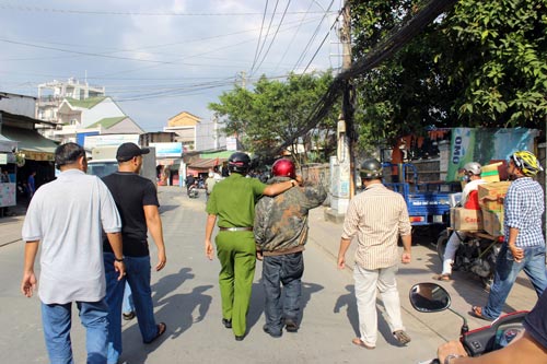 Chém công an. Côn đồ chém công an, Chém công an rồi vào nhà dân cố thủ