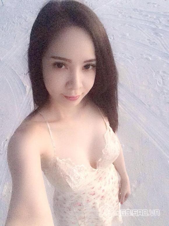siêu mẫu Ngọc Bích khoe hàng hiệu, Ngọc Bích đính hôn với chồng đại gia, Ngọc Bích khoe ảnh hôn đàn ông lạ