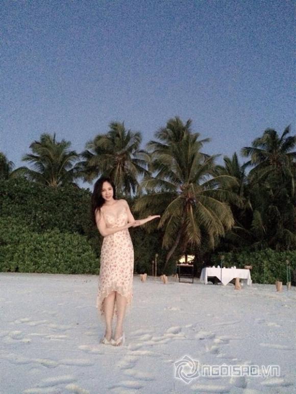 siêu mẫu Ngọc Bích khoe hàng hiệu, Ngọc Bích đính hôn với chồng đại gia, Ngọc Bích khoe ảnh hôn đàn ông lạ
