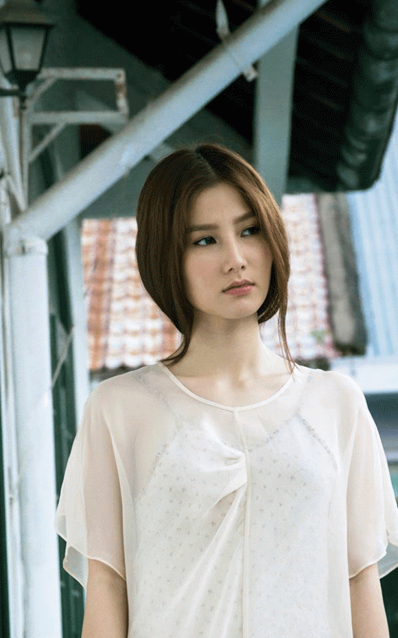 Diễm My 9x thời thơ ấu, sao việt thời thơ ấu, Diễm My 9x gợi cảm, thời trang của Diễm My 9x