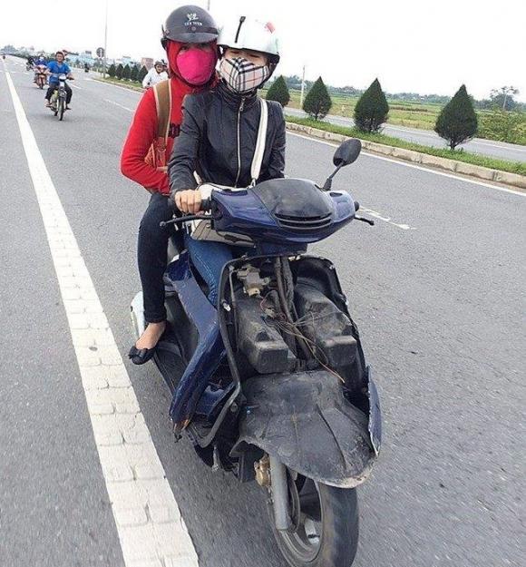 Cô gái,hai cô gái,sự thật về 2 cô gái chạy xe máy độc nhất vô nhị ở Đà Nẵng