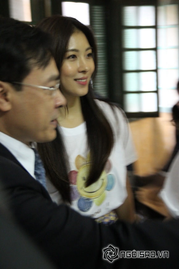 Ha Ji Won, Ha Ji Won bị fans Việt bao vây, Ha Ji Won giữa rừng fans Việt, Ha Ji Won tại Việt Nam, Hoàng hậu Ki 