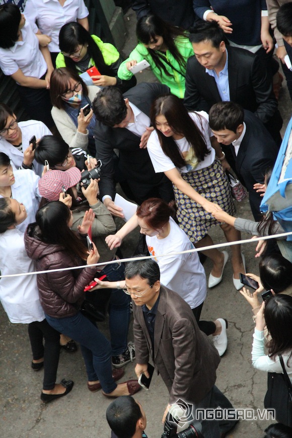 Ha Ji Won, Ha Ji Won bị fans Việt bao vây, Ha Ji Won giữa rừng fans Việt, Ha Ji Won tại Việt Nam, Hoàng hậu Ki 