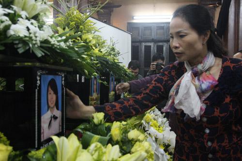 Vụ máy bay rơi,đám tang,đám tang đẫm nước mắt 3 mẹ con bị nạn vụ MH17