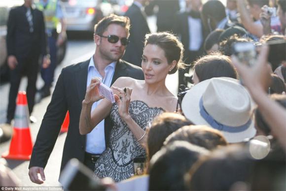 Angelina Jolie và Brad Pitt tại công chiếu phim, Angelina Jolie và Brad Pitt tại Úc, bộ phim Unbroken, gia đình nhà Jolie 