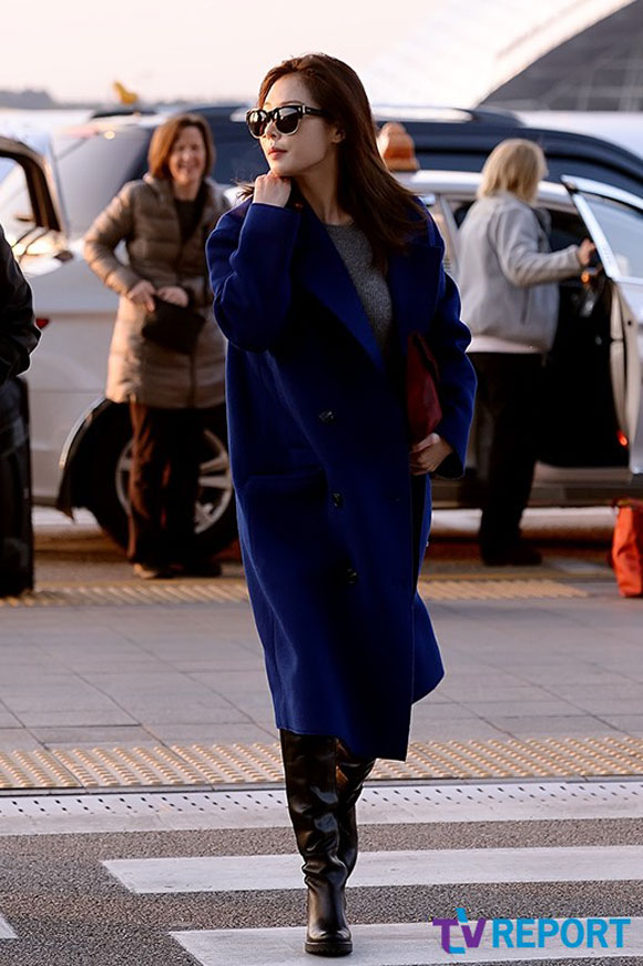HyunA,style của sao,thời trang sân bay của HyunA,street style của sao,HyunA mặc kín đáo