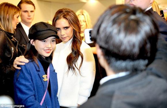 
Victoria Beckham gây sốt tại Manchester, Victoria Beckham sành điệu, gia đình Becks, con trai cả nhà Becks