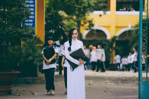 sao Việt, Á hậu Kim Duyên, Hoa hậu Việt Nam Toàn Cầu, Kim Duyên hóa nữ sinh, sao Việt làm nghề giáo