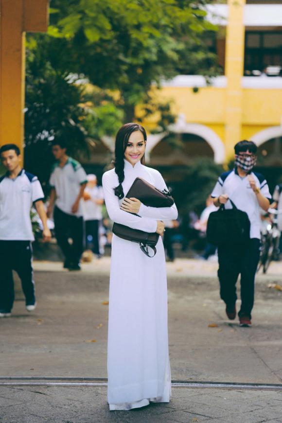 sao Việt, Á hậu Kim Duyên, Hoa hậu Việt Nam Toàn Cầu, Kim Duyên hóa nữ sinh, sao Việt làm nghề giáo