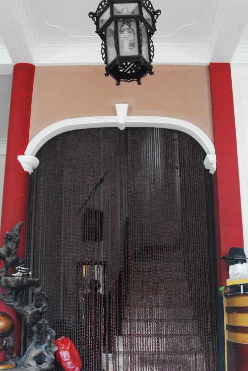 Nhà đẹp,nhà vườn,nhà vườn trắng tinh khôi nổi bật triền đê sông Hồng