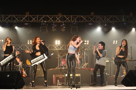 sao Việt, Hồ Ngọc Hà, bạ mẹ một con, Hồ Ngọc Hà chia tay Cường đôla, Live Concert 10 năm của Hà Hồ