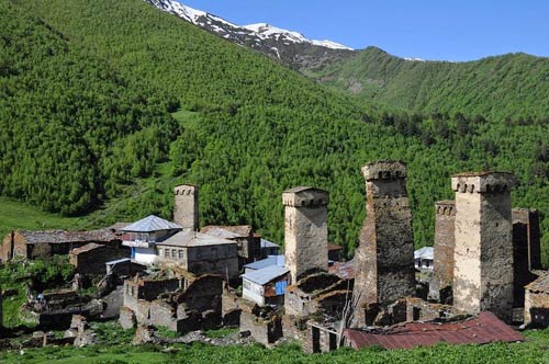 Làng cổ Svaneti, Du lịch Mỹ, Tháp đá nghìn năm tuổi