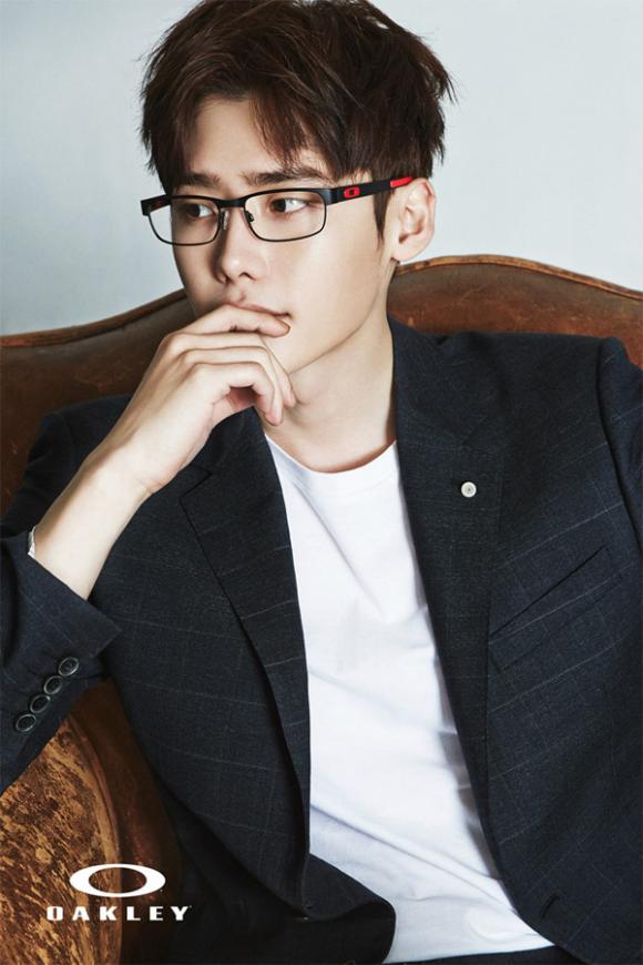 Lee Jong Suk sành điệu với kính, nam diễn viên đẹp trai Lee Jong Suk, Lee Jong Suk trên tạp chí
